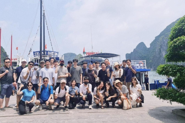 ĐOÀN KHÁCH HÀN QUỐC TRẢI NGHIỆM VỊNH HẠ LONG TRÊN DU THUYỀN AMBASSADOR CÙNG QUADUDO